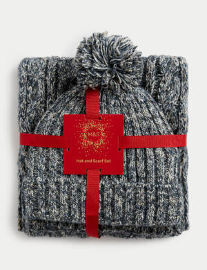 marksandspencer_XMAS2023_GIFTSHOP_T09_7429_panska darkova sada cepice a sala_seda_999Kc.jpg
